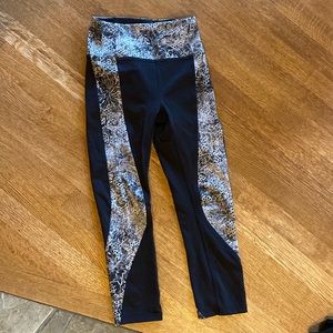 Lululemon Capri leggings patterned size 4 barely worn